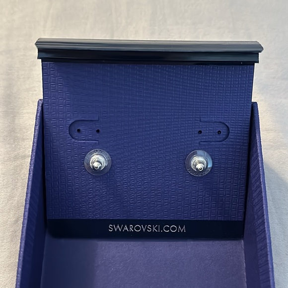 Swarovski Stud earrings - Picture 2 of 3